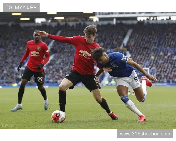 马奎尔:林德洛夫值得更多认可 马奎尔:林德洛夫值得更多认可